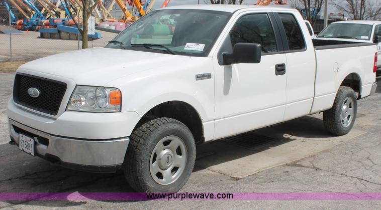 image for item E3330 2006 Ford F150 XLT SuperCab pickup truck