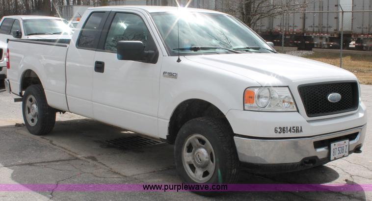 image for item E3330 2006 Ford F150 XLT SuperCab pickup truck
