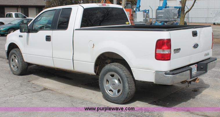 image for item E3330 2006 Ford F150 XLT SuperCab pickup truck