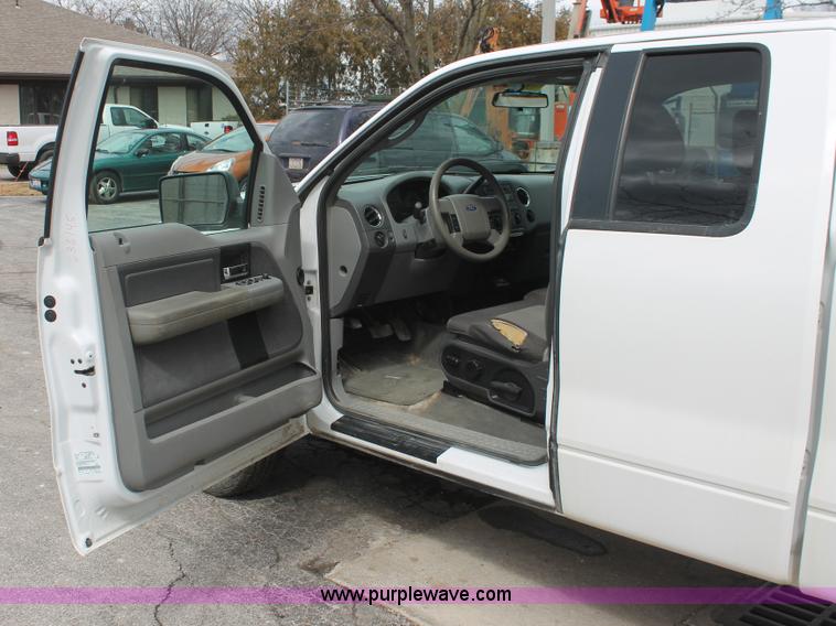 image for item E3330 2006 Ford F150 XLT SuperCab pickup truck
