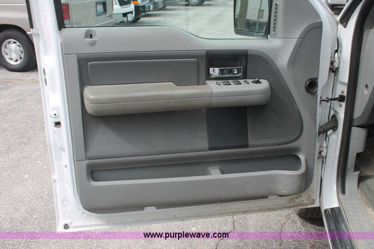 image for item E3330 2006 Ford F150 XLT SuperCab pickup truck