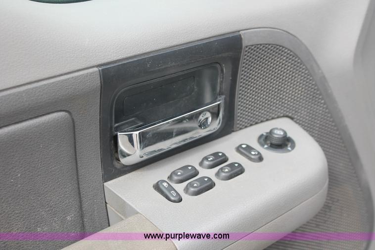 image for item E3330 2006 Ford F150 XLT SuperCab pickup truck