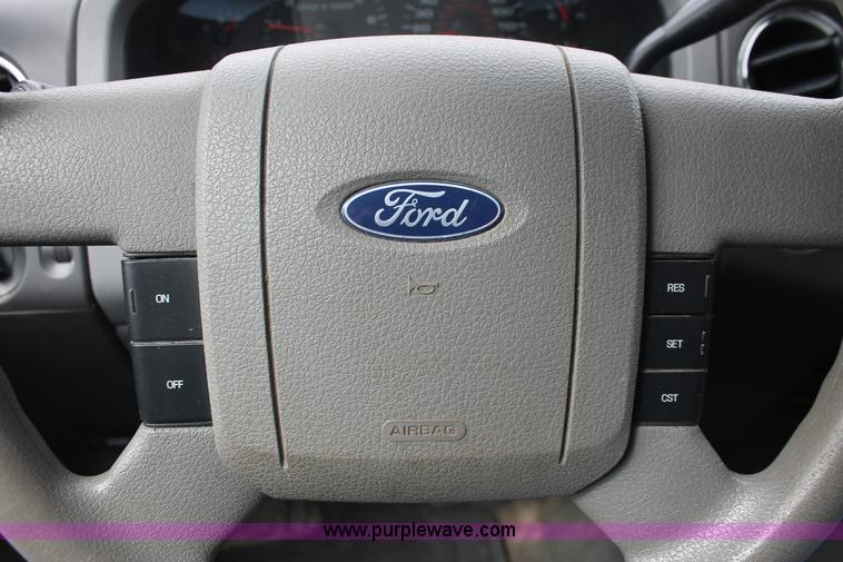 image for item E3330 2006 Ford F150 XLT SuperCab pickup truck