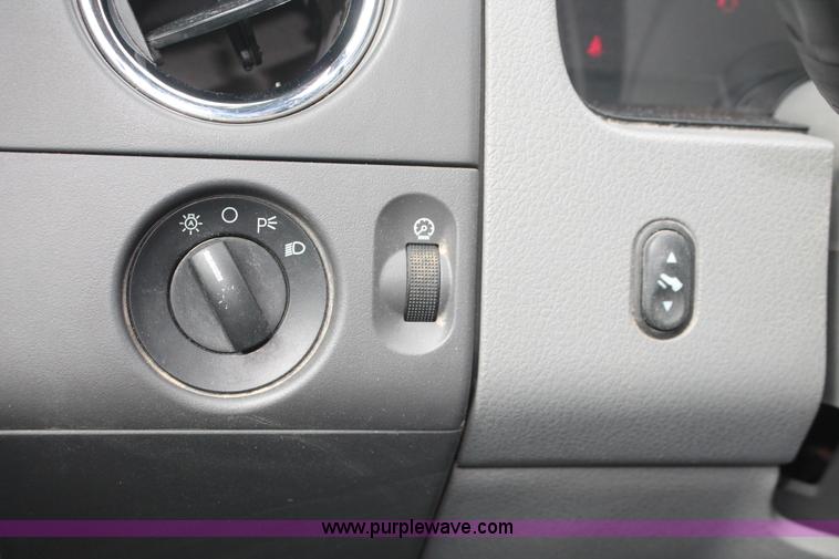 image for item E3330 2006 Ford F150 XLT SuperCab pickup truck