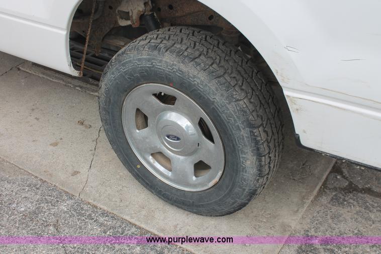 image for item E3330 2006 Ford F150 XLT SuperCab pickup truck