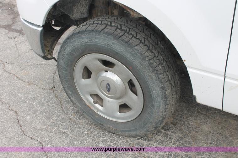 image for item E3330 2006 Ford F150 XLT SuperCab pickup truck