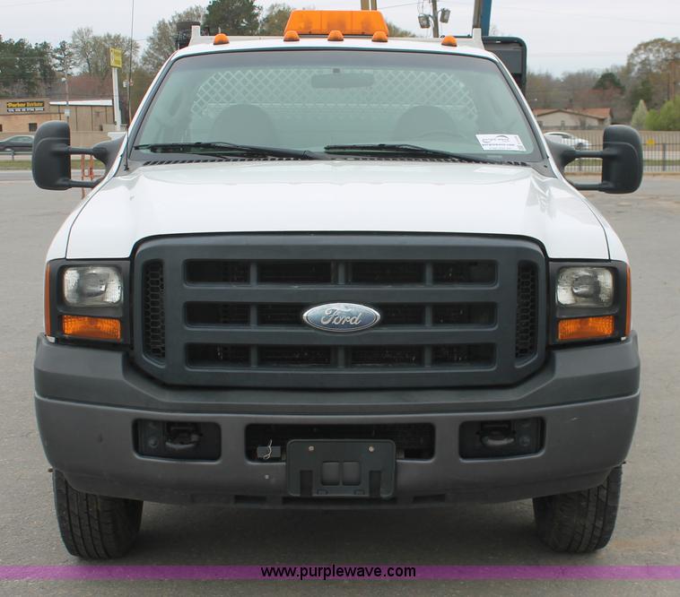 image for item E3339 2007 Ford F350 XL Super Duty service truck