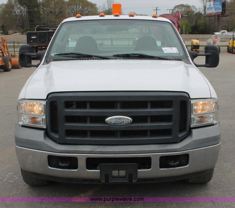 image for item E3340 2006 Ford F350 XL Super Duty service truck