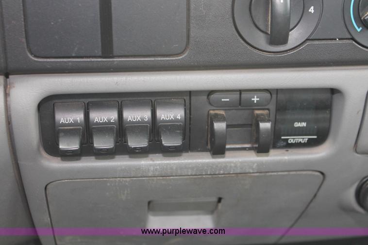 image for item E3340 2006 Ford F350 XL Super Duty service truck