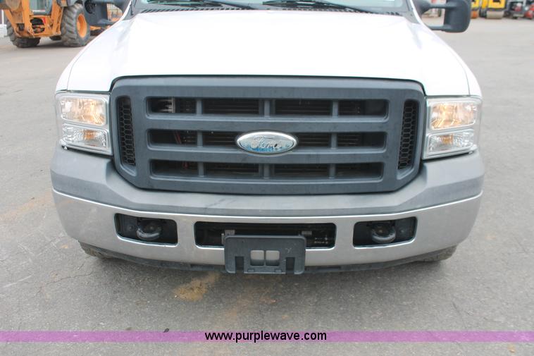 image for item E3340 2006 Ford F350 XL Super Duty service truck