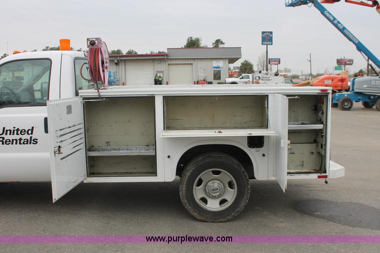 image for item E3340 2006 Ford F350 XL Super Duty service truck