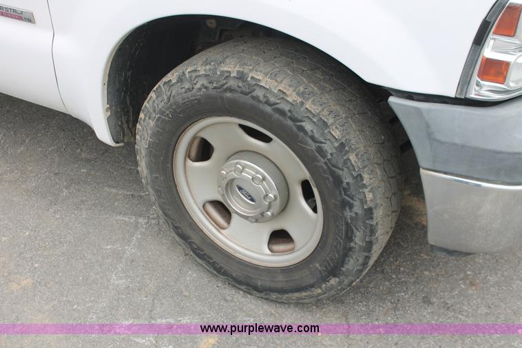 image for item E3340 2006 Ford F350 XL Super Duty service truck