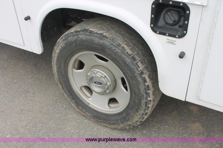 image for item E3340 2006 Ford F350 XL Super Duty service truck