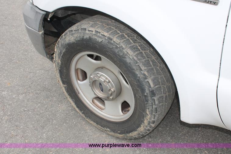 image for item E3340 2006 Ford F350 XL Super Duty service truck
