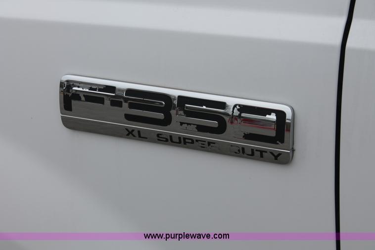 image for item E3340 2006 Ford F350 XL Super Duty service truck