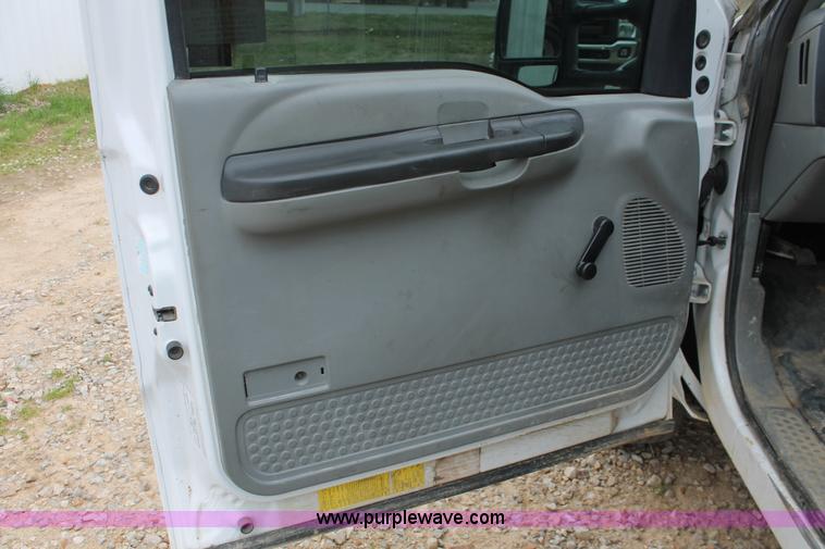 image for item E3341 2006 Ford F350 XL Super Duty service truck