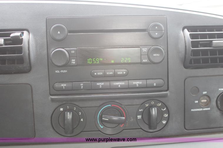 image for item E3341 2006 Ford F350 XL Super Duty service truck