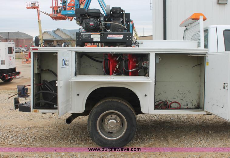 image for item E3341 2006 Ford F350 XL Super Duty service truck