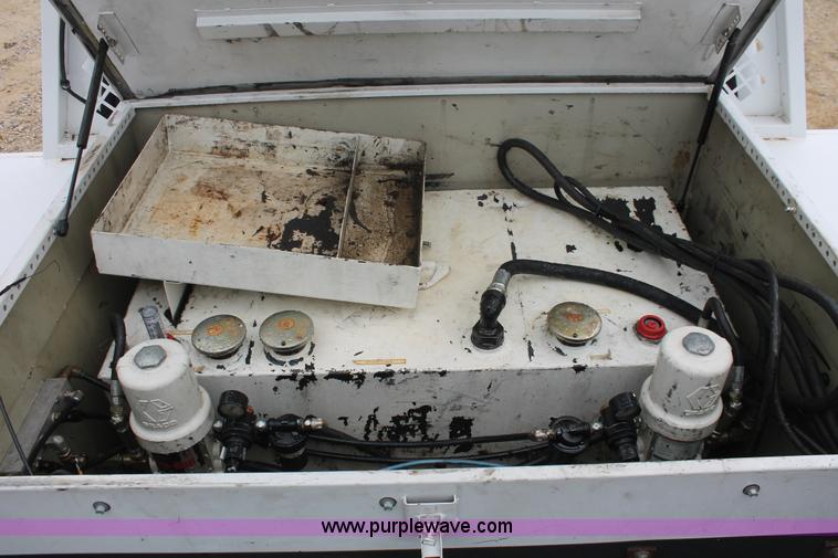 image for item E3341 2006 Ford F350 XL Super Duty service truck