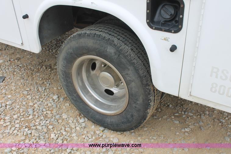 image for item E3341 2006 Ford F350 XL Super Duty service truck