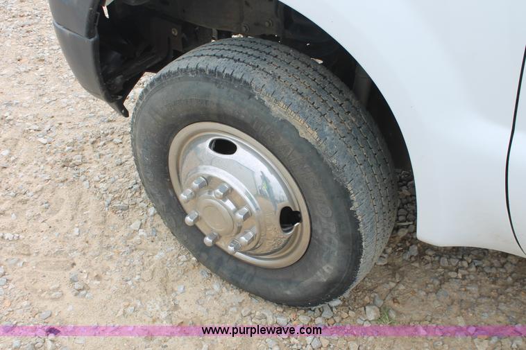 image for item E3341 2006 Ford F350 XL Super Duty service truck