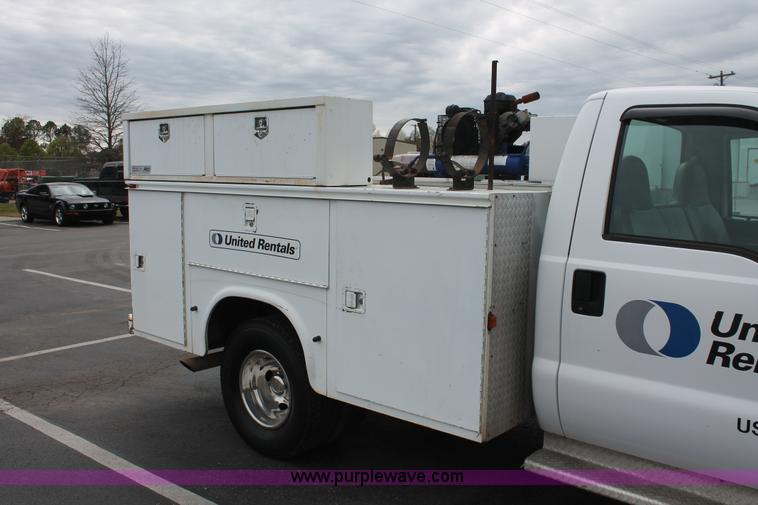 image for item E3342 2004 Ford F350 XL Super Duty service truck