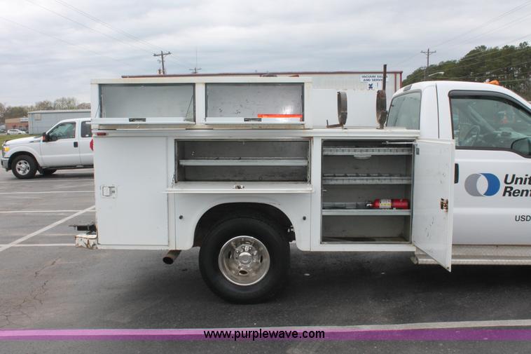 image for item E3342 2004 Ford F350 XL Super Duty service truck