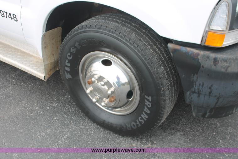 image for item E3342 2004 Ford F350 XL Super Duty service truck