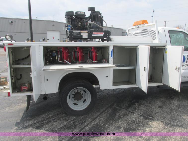 image for item E7184 2007 Ford F550 XL Super Duty service truck