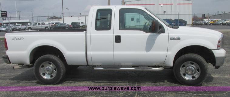 image for item E7186 2007 Ford F250 XLT Super Duty SuperCab pickup truck