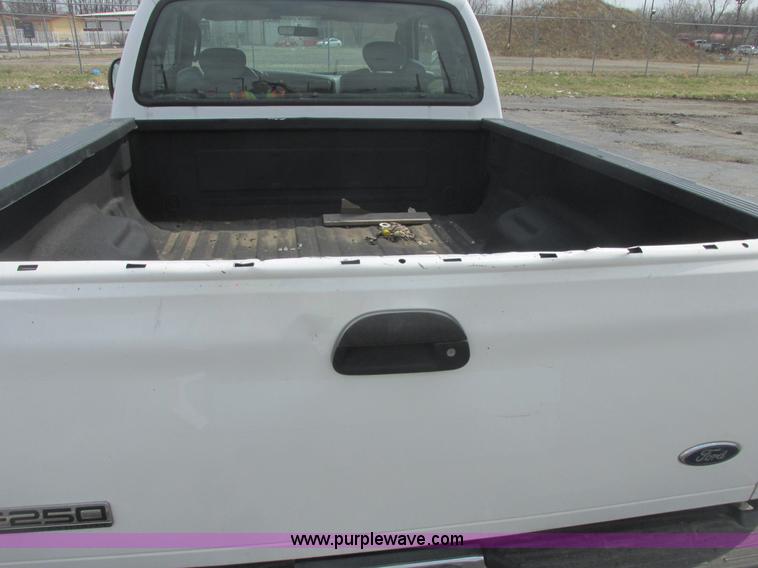 image for item E7186 2007 Ford F250 XLT Super Duty SuperCab pickup truck