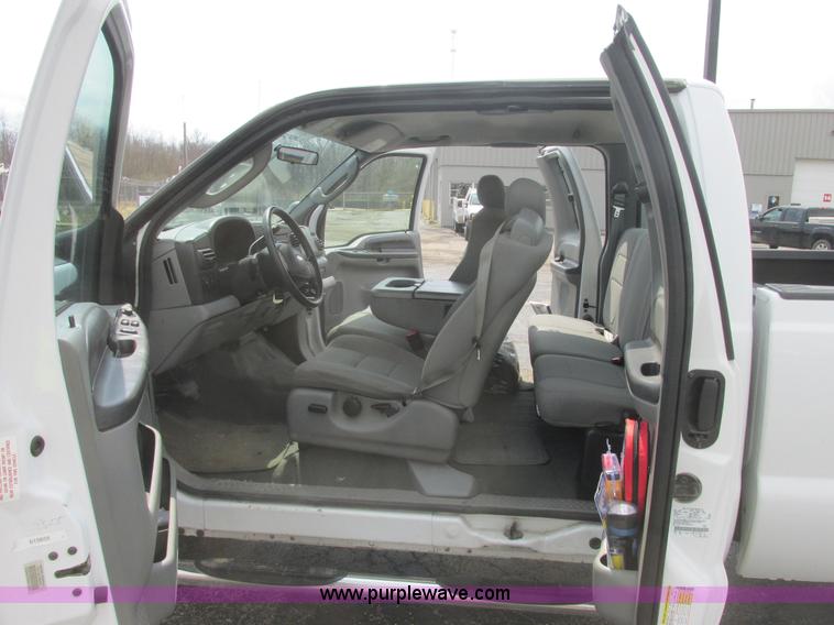 image for item E7186 2007 Ford F250 XLT Super Duty SuperCab pickup truck