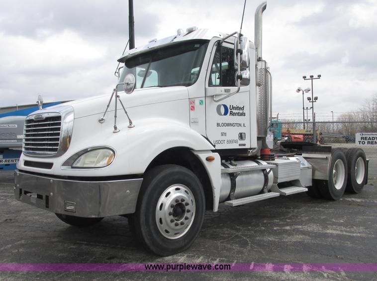 image for item E7187 2006 Freightliner Columbia semi truck