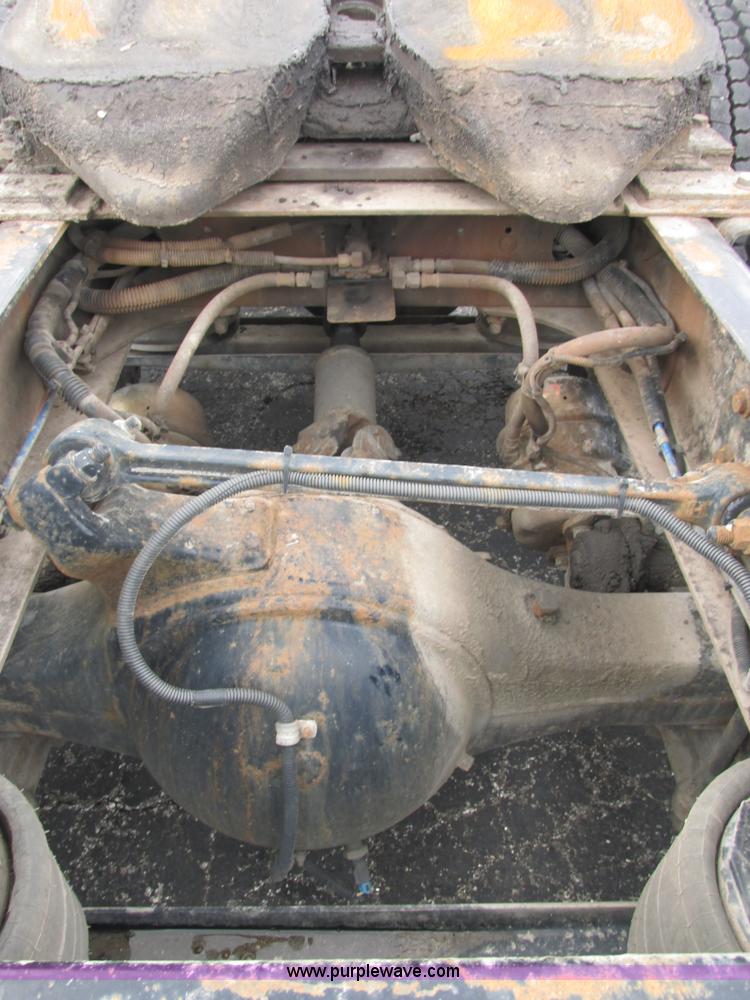 image for item E7187 2006 Freightliner Columbia semi truck