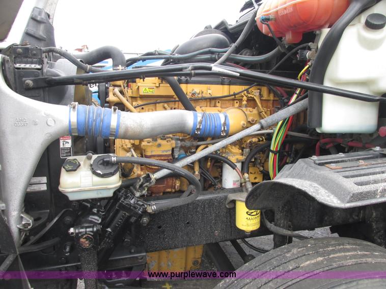 image for item E7187 2006 Freightliner Columbia semi truck