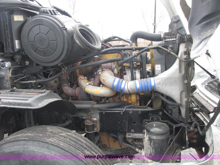 image for item E7187 2006 Freightliner Columbia semi truck