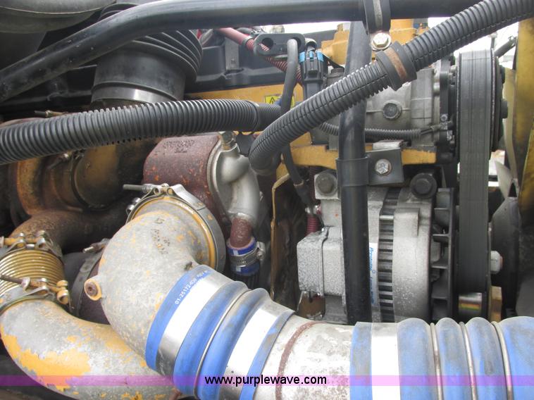 image for item E7187 2006 Freightliner Columbia semi truck