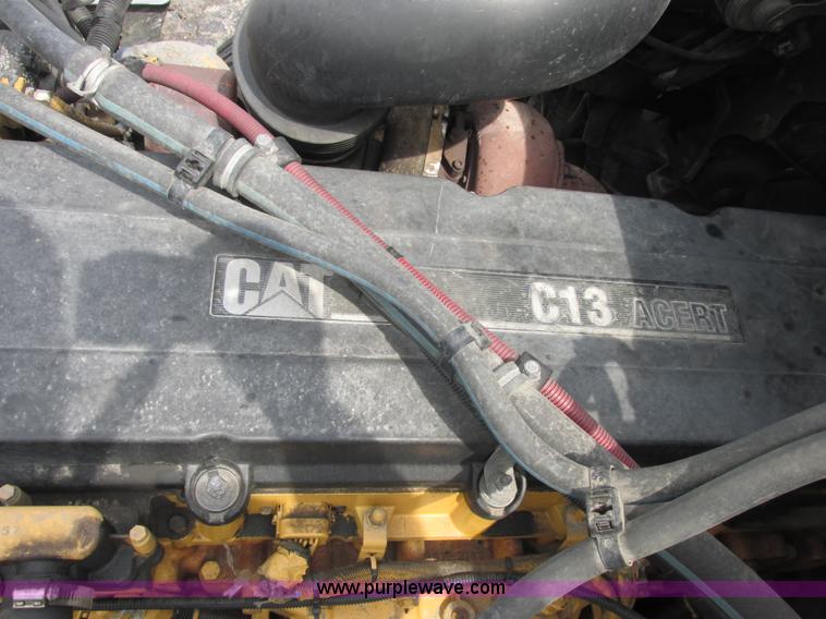 image for item E7187 2006 Freightliner Columbia semi truck