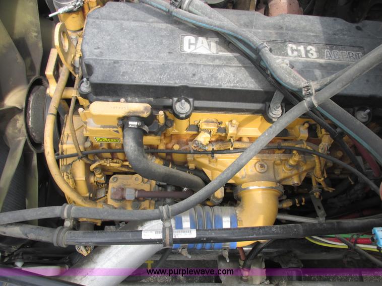 image for item E7187 2006 Freightliner Columbia semi truck