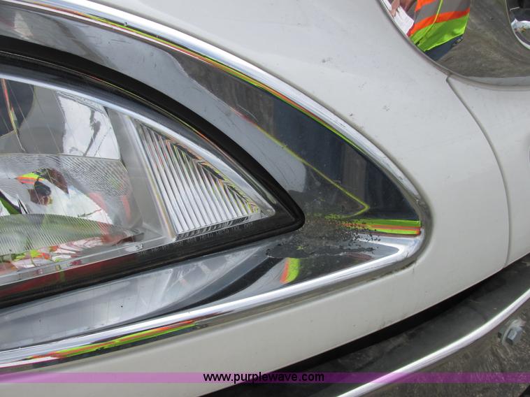 image for item E7187 2006 Freightliner Columbia semi truck