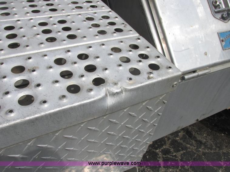 image for item E7187 2006 Freightliner Columbia semi truck