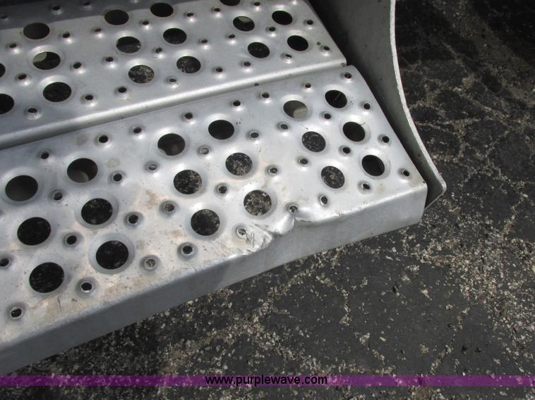 image for item E7187 2006 Freightliner Columbia semi truck