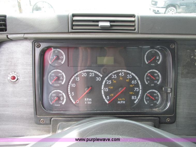 image for item E7187 2006 Freightliner Columbia semi truck