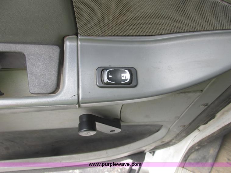 image for item E7187 2006 Freightliner Columbia semi truck