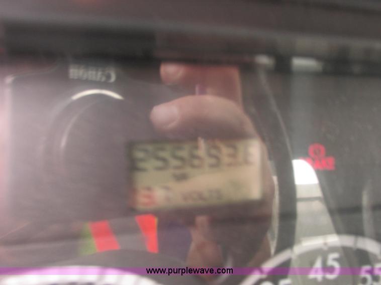 image for item E7187 2006 Freightliner Columbia semi truck