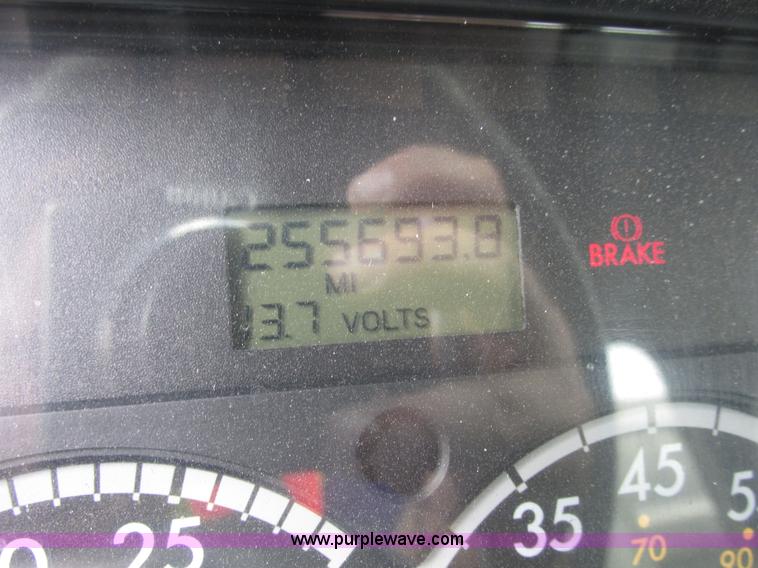 image for item E7187 2006 Freightliner Columbia semi truck