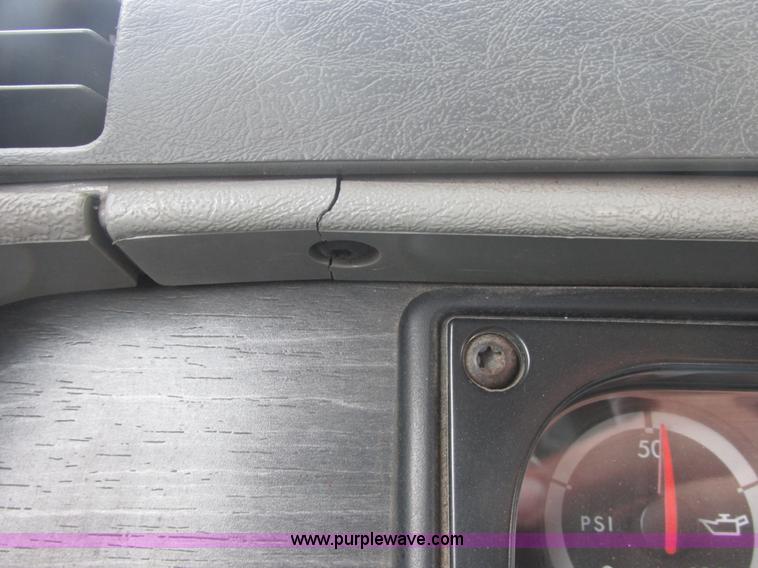 image for item E7187 2006 Freightliner Columbia semi truck