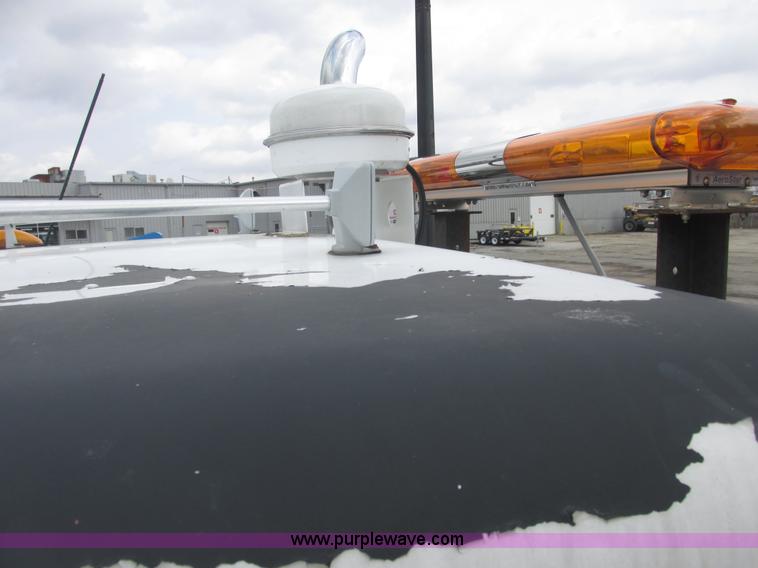 image for item E7187 2006 Freightliner Columbia semi truck