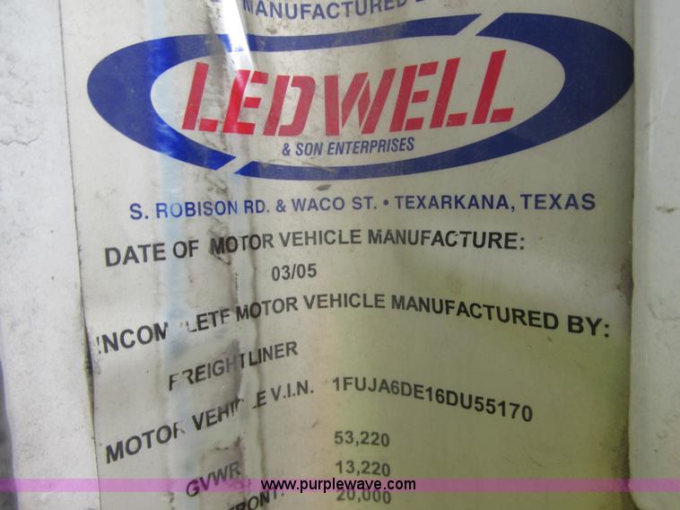 image for item E7187 2006 Freightliner Columbia semi truck