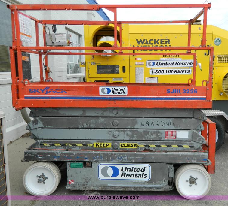 image for item Y9407 2007 Skyjack SJIII 3226 electric scissor lift